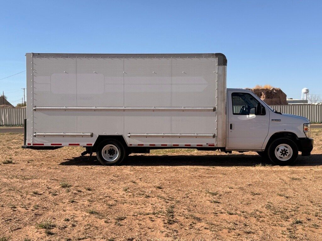 2022 FORD E-350