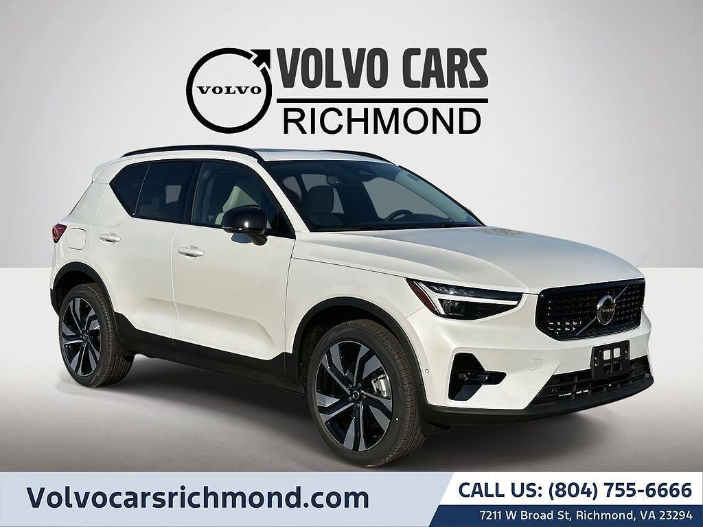 2026 VOLVO XC40