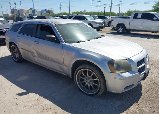 2005 DODGE Magnum