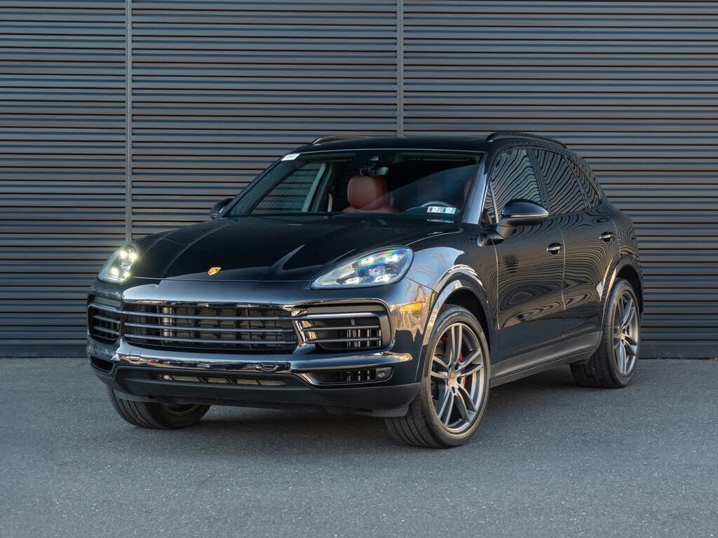 2022 PORSCHE Cayenne