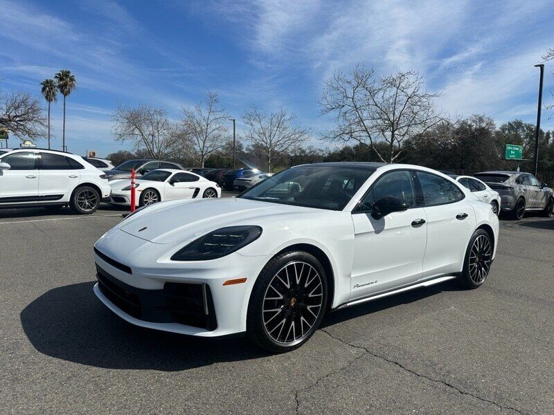 2025 PORSCHE Panamera