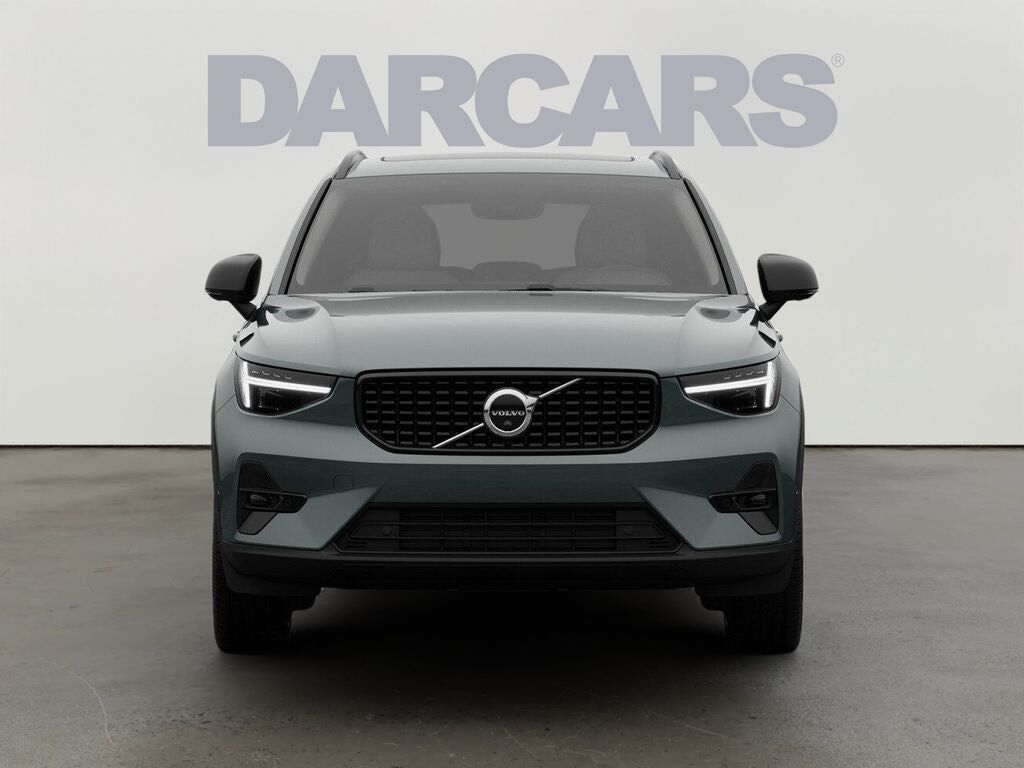 2026 VOLVO XC40