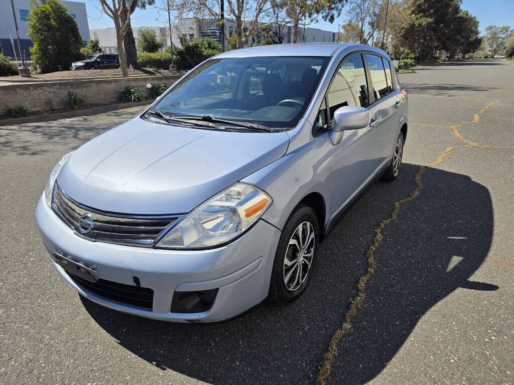 2011 NISSAN Versa