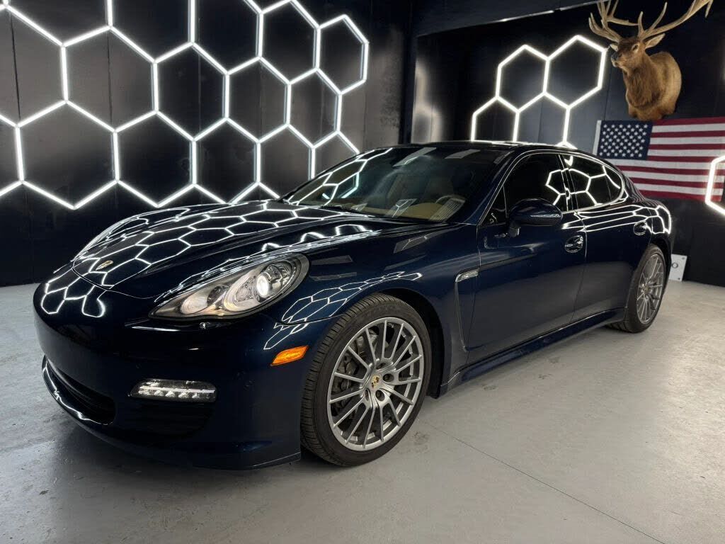 2013 PORSCHE Panamera