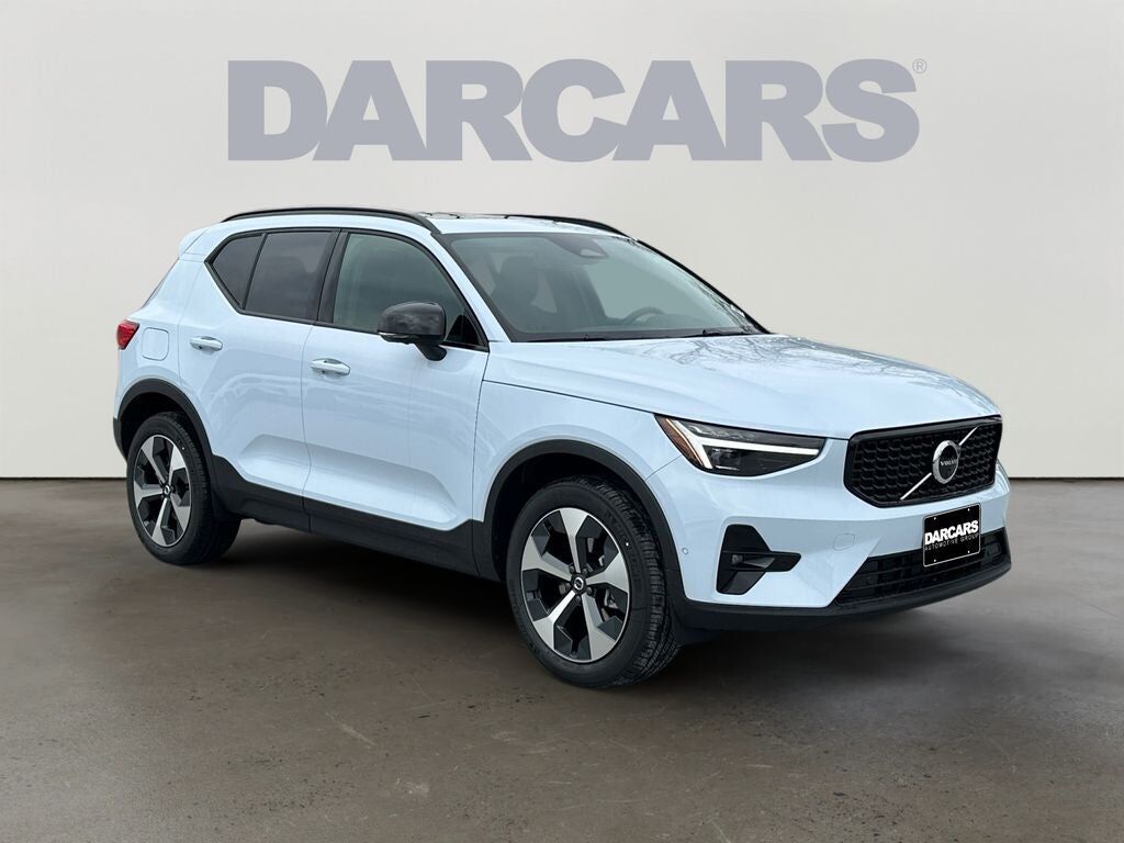 2026 VOLVO XC40