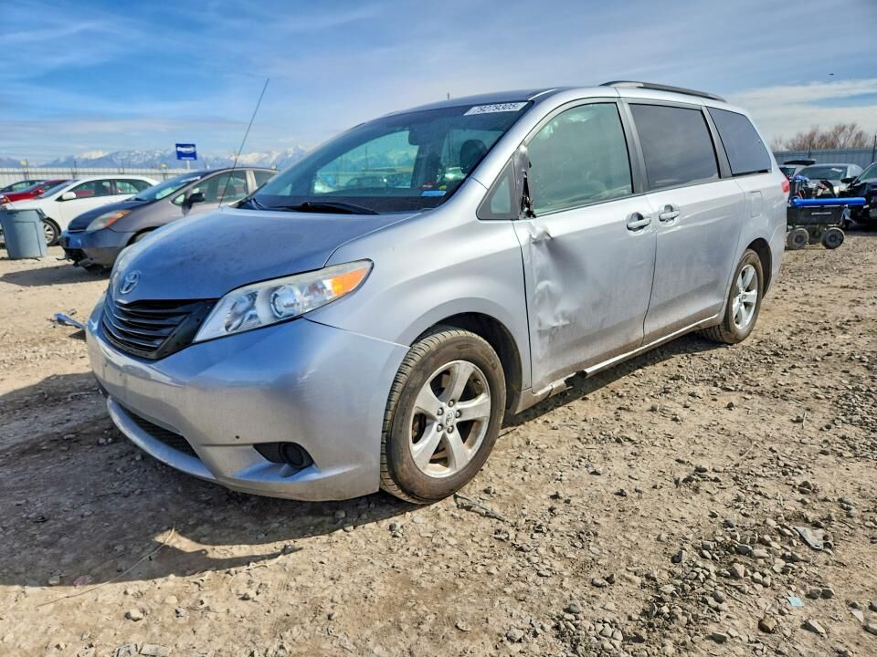 2012 TOYOTA Sienna