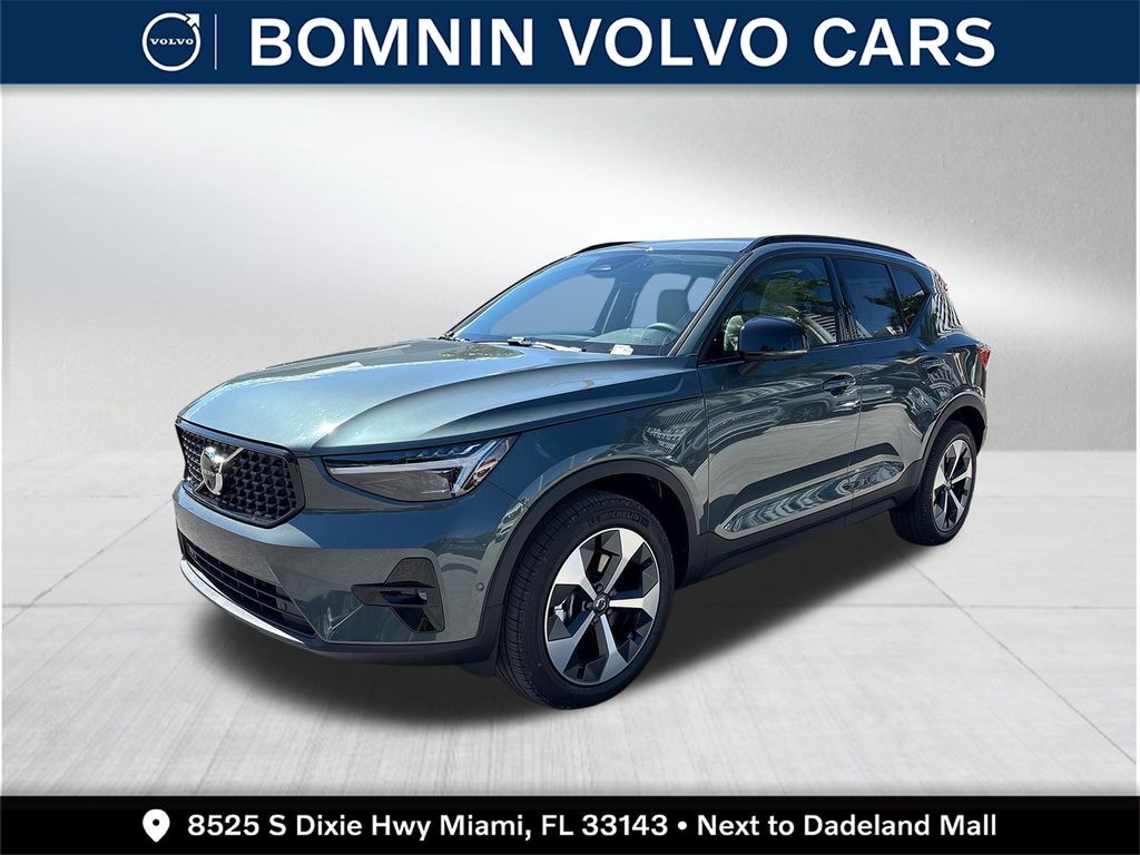 2026 VOLVO XC40