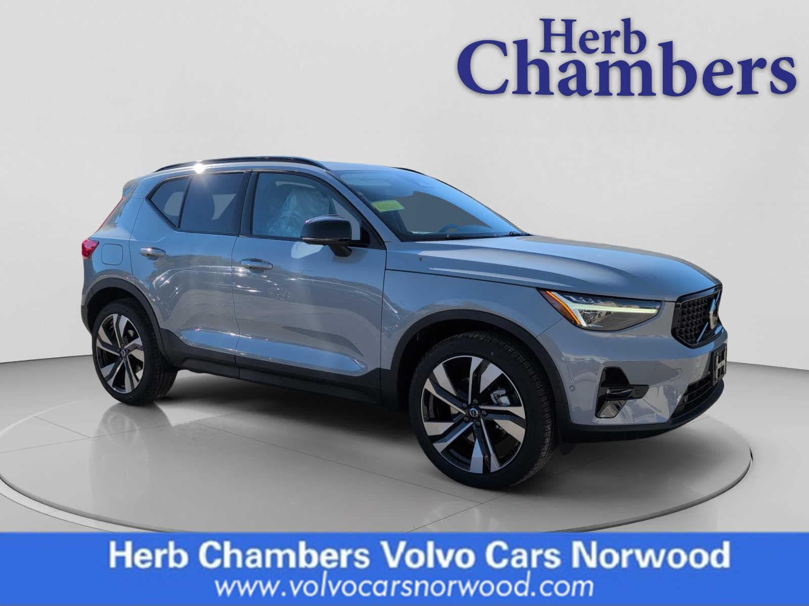 2026 VOLVO XC40