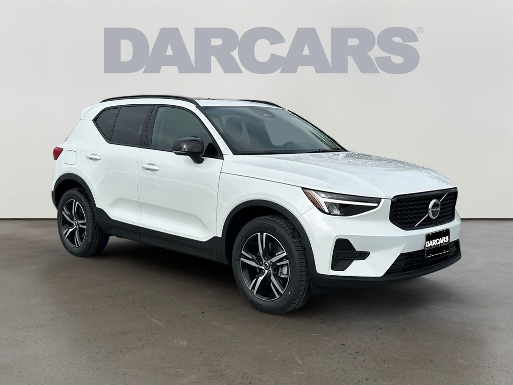 2026 VOLVO XC40