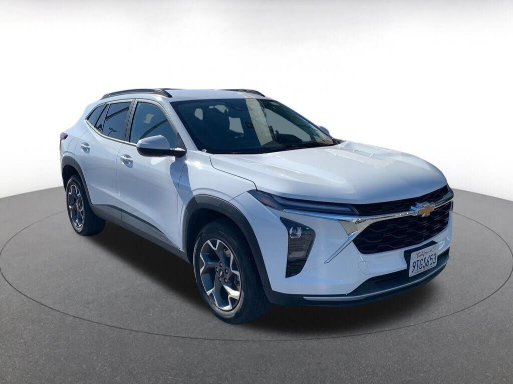 2025 CHEVROLET Trax