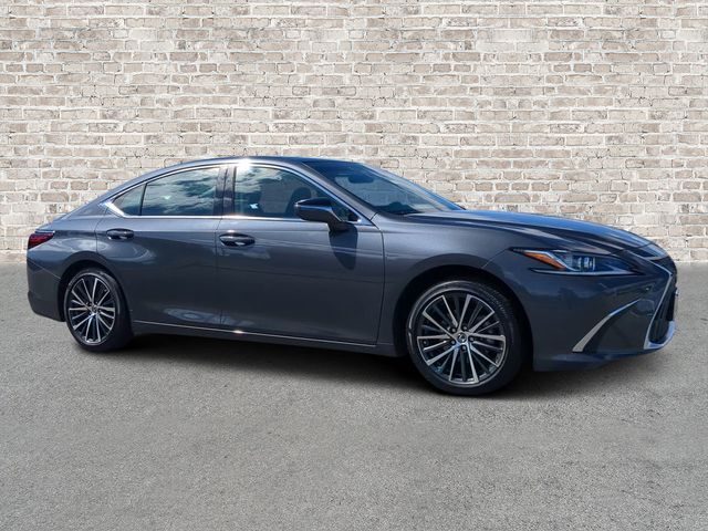2025 LEXUS ES