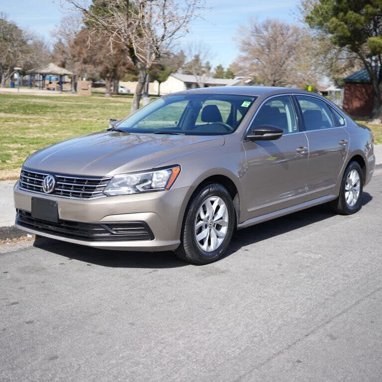 2016 VOLKSWAGEN Passat