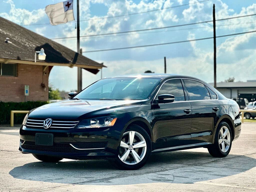2013 VOLKSWAGEN Passat