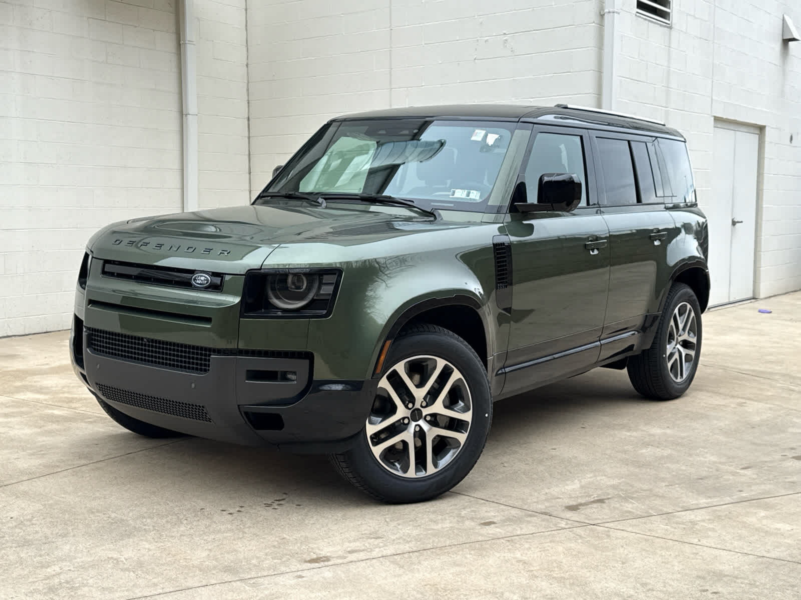 2026 LAND ROVER Defender