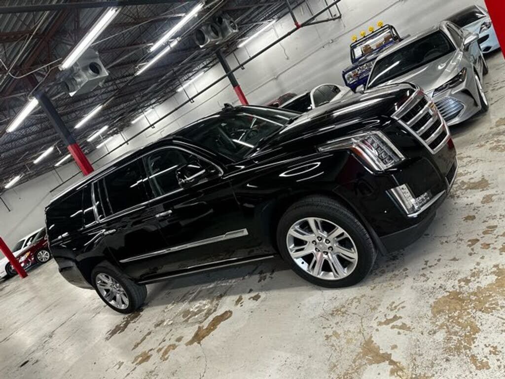 2017 CADILLAC Escalade ESV
