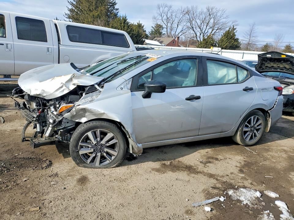 2023 NISSAN Versa
