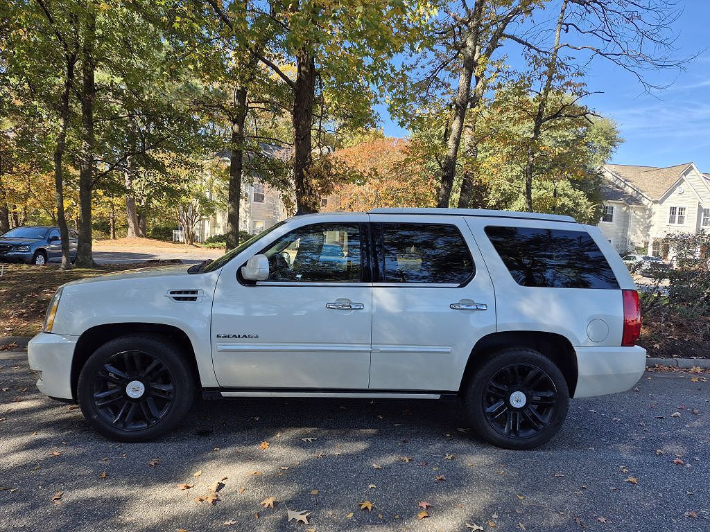 2011 CADILLAC Escalade