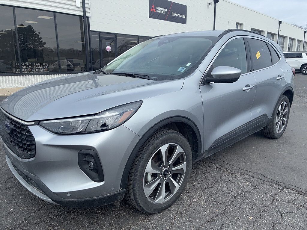 2024 FORD Escape