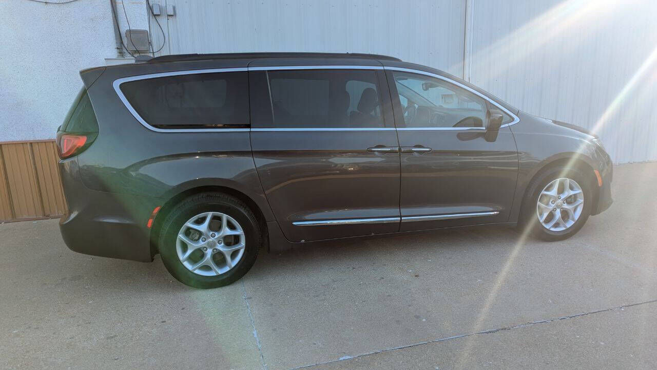 2017 CHRYSLER Pacifica