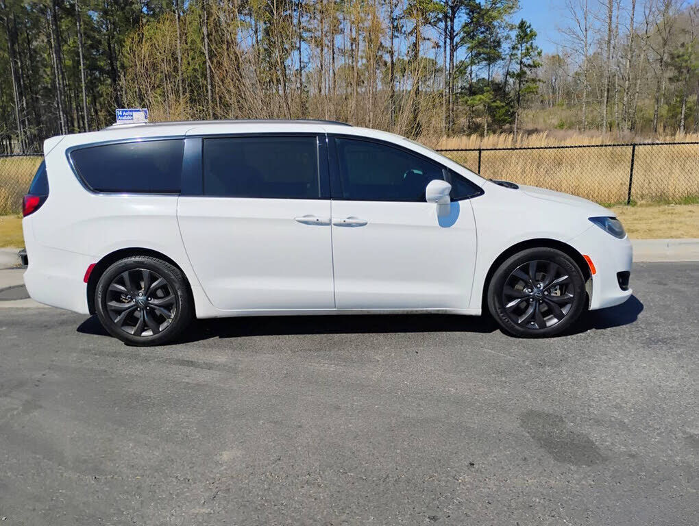 2019 CHRYSLER Pacifica