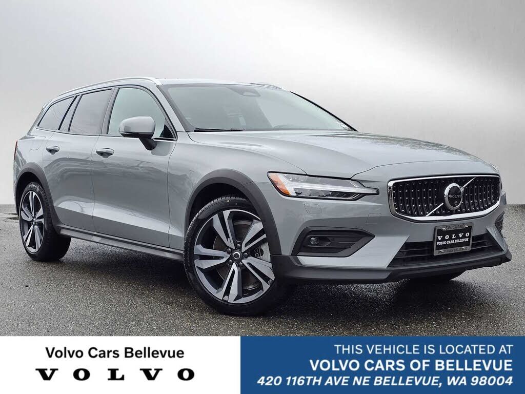 2025 VOLVO V60CC