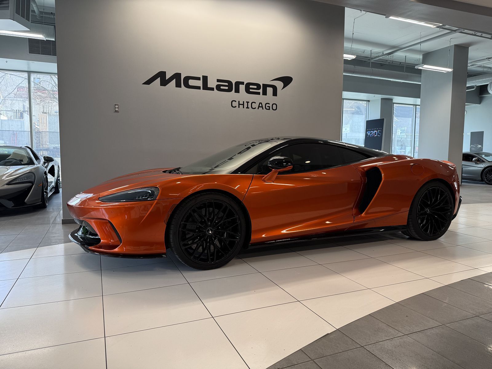 2023 MCLAREN GT