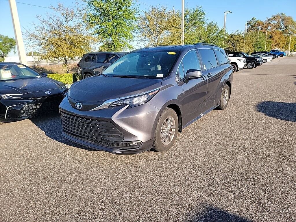 2025 TOYOTA Sienna