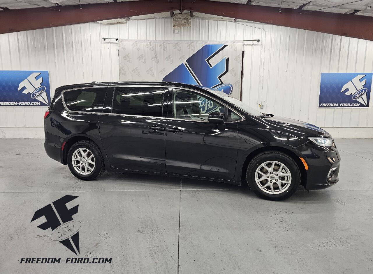 2023 CHRYSLER Pacifica