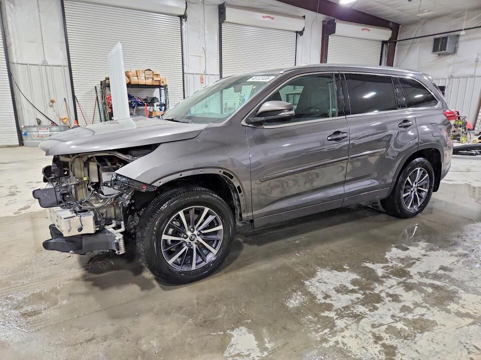 2018 TOYOTA Highlander
