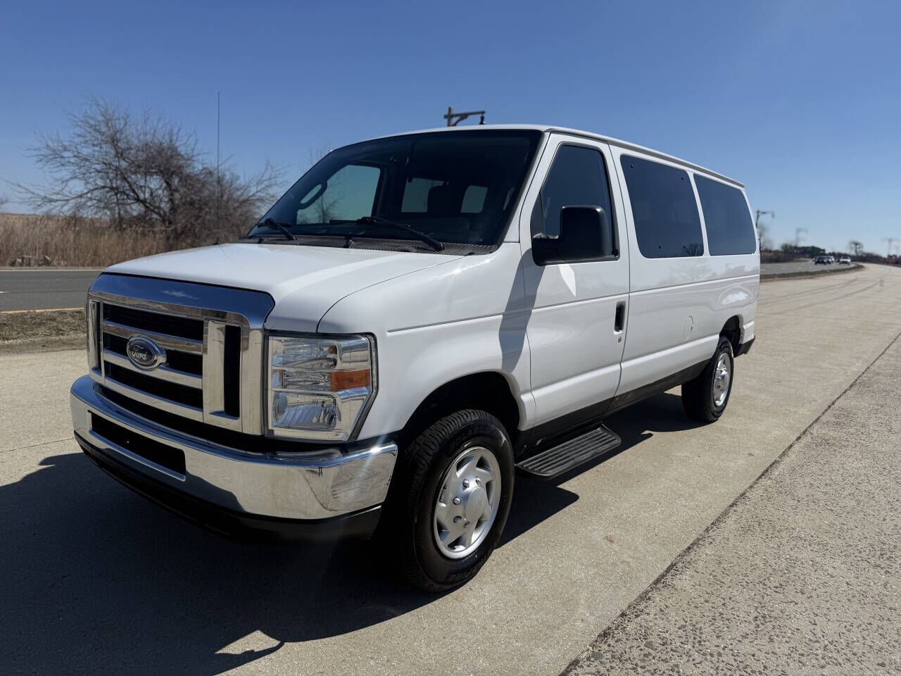 2012 FORD E-350