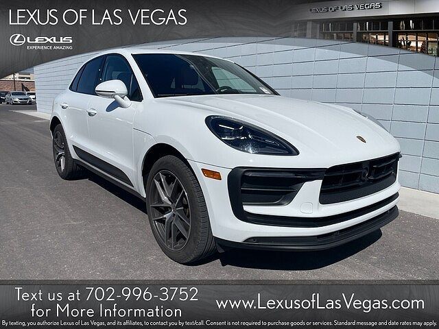 2024 PORSCHE Macan