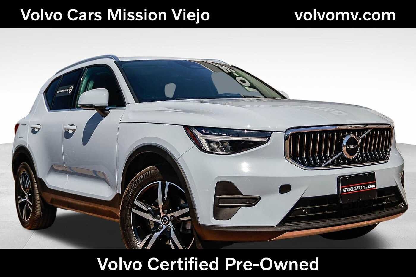 2025 VOLVO XC40