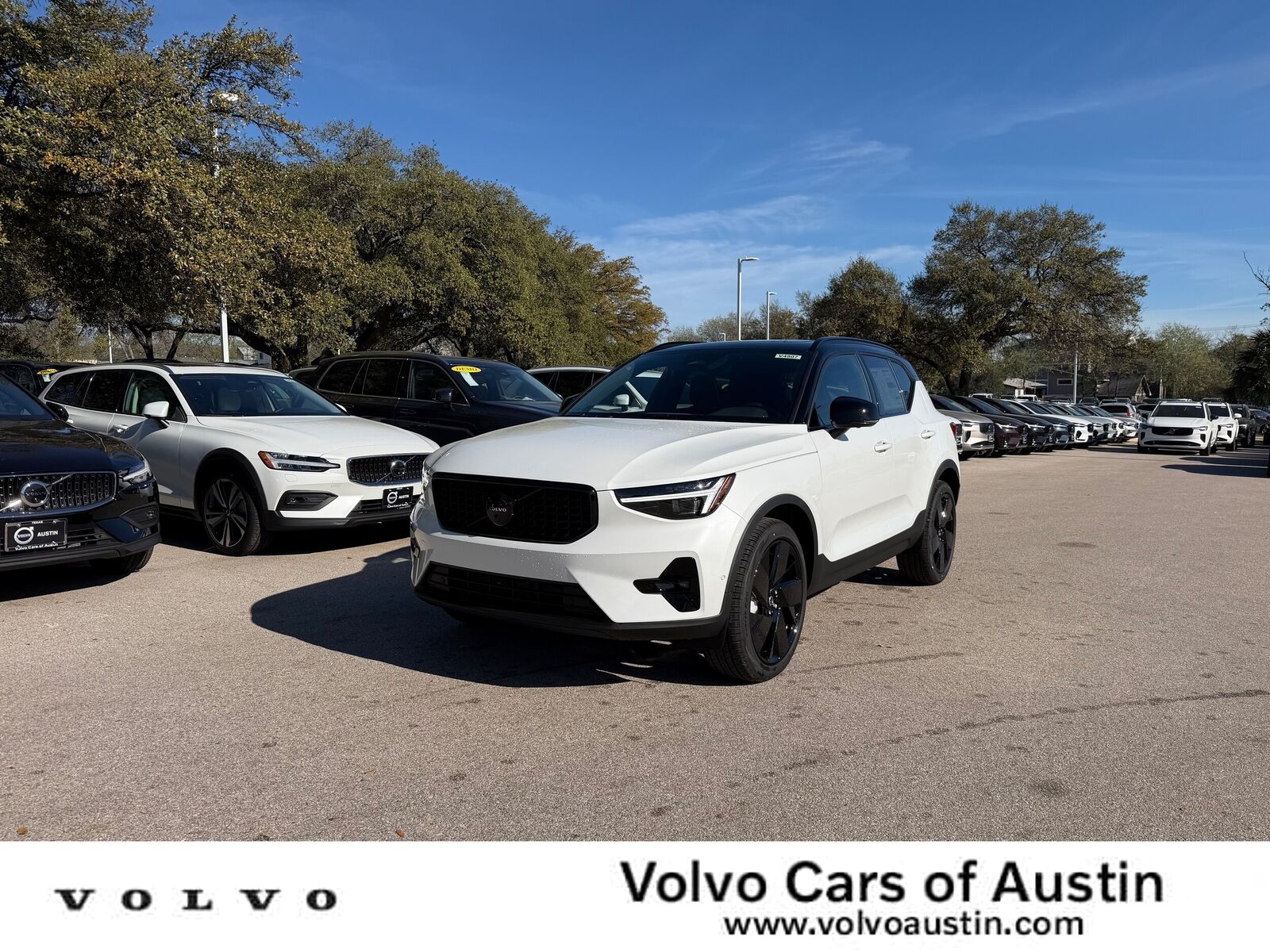 2026 VOLVO XC40