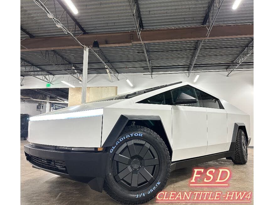 2024 TESLA Cybertruck