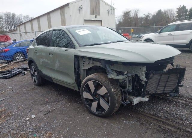 2023 VOLVO C40
