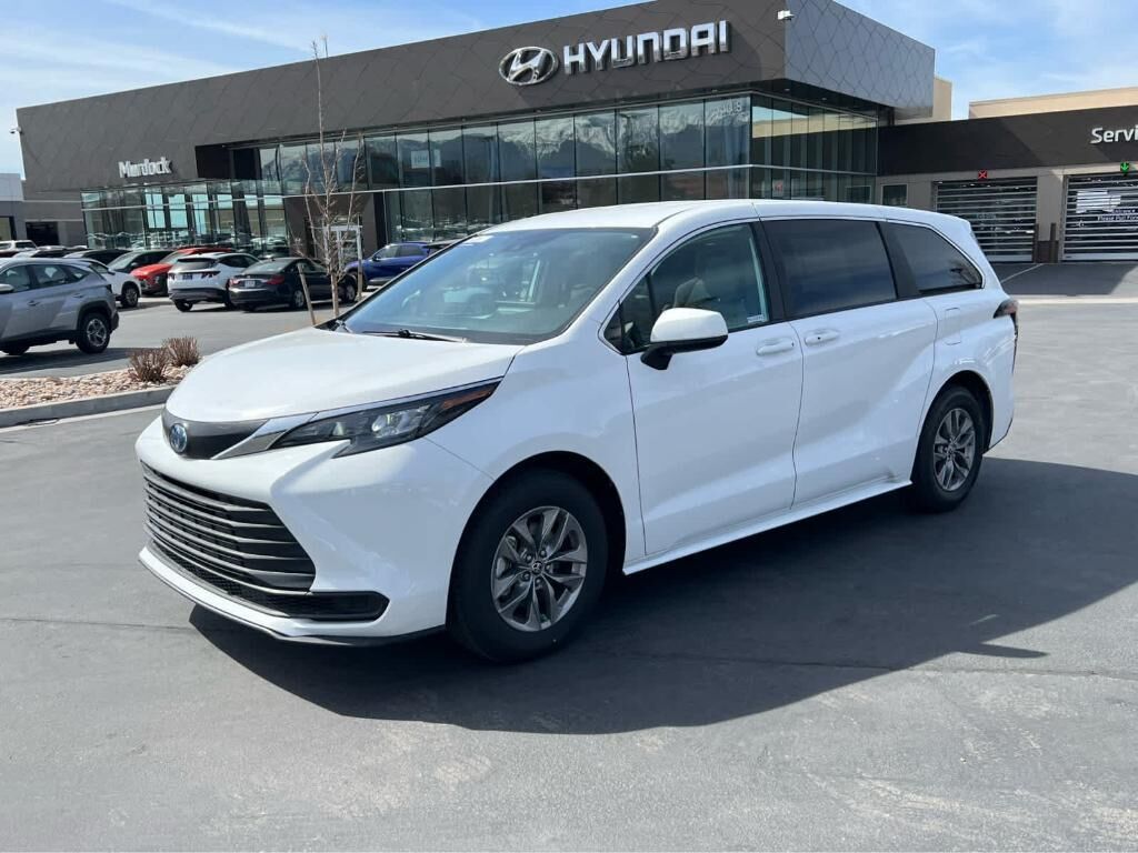 2025 TOYOTA Sienna