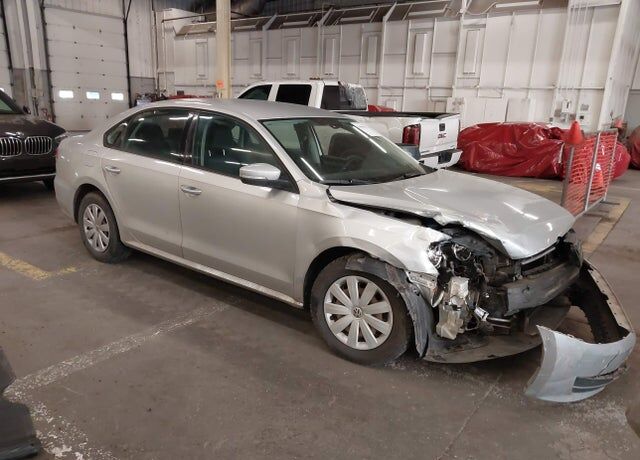 2013 VOLKSWAGEN Passat