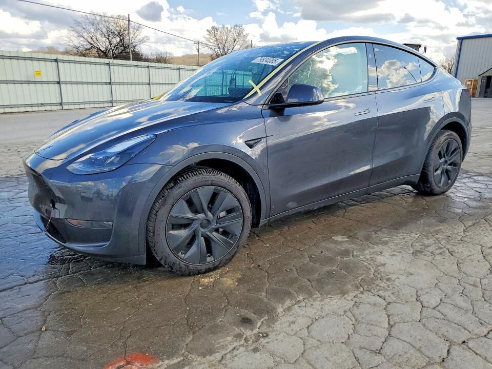 2025 TESLA Model Y