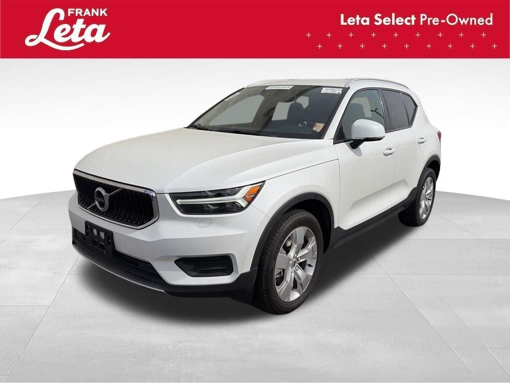 2022 VOLVO XC40