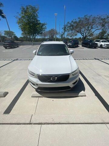 2019 VOLVO XC40