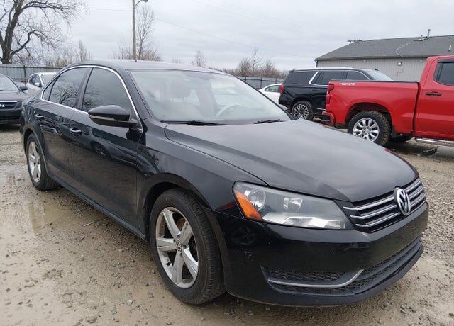 2012 VOLKSWAGEN Passat