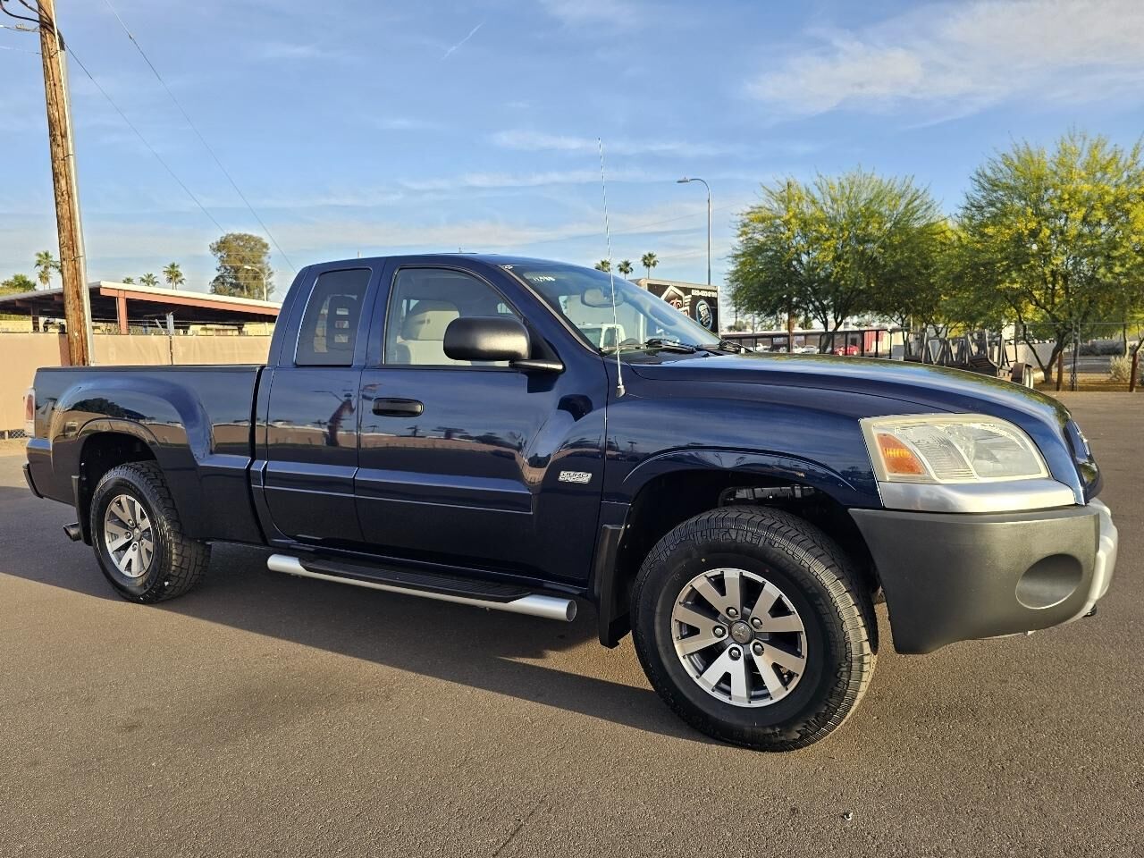 2006 MITSUBISHI Raider
