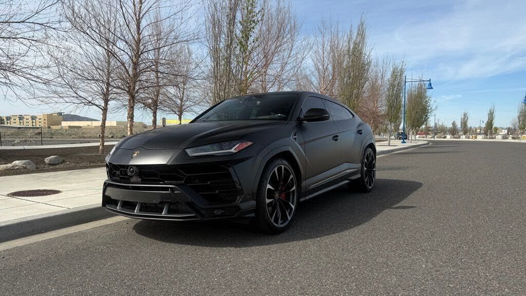2019 LAMBORGHINI URUS