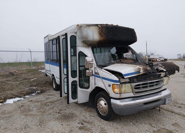 2002 FORD E-450