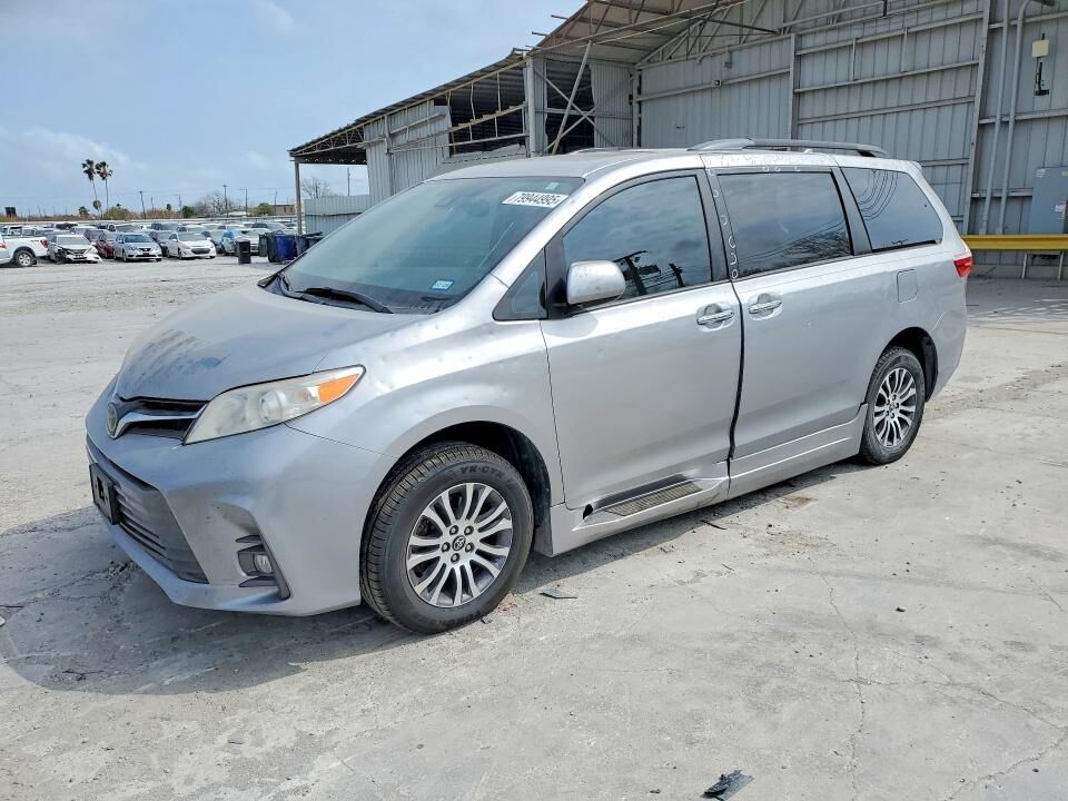 2018 TOYOTA Sienna