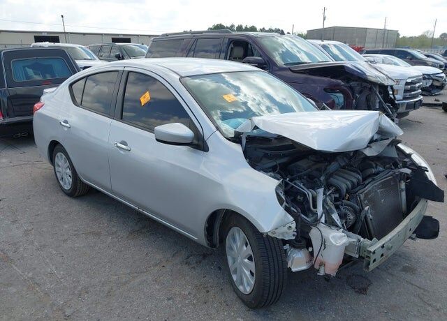 2019 NISSAN Versa