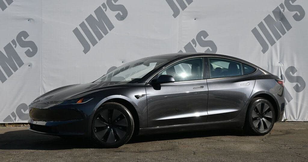 2025 TESLA Model 3