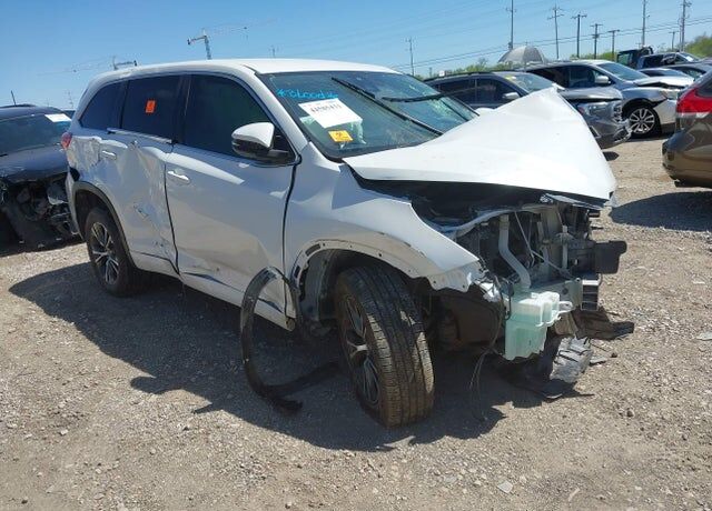 2017 TOYOTA Highlander