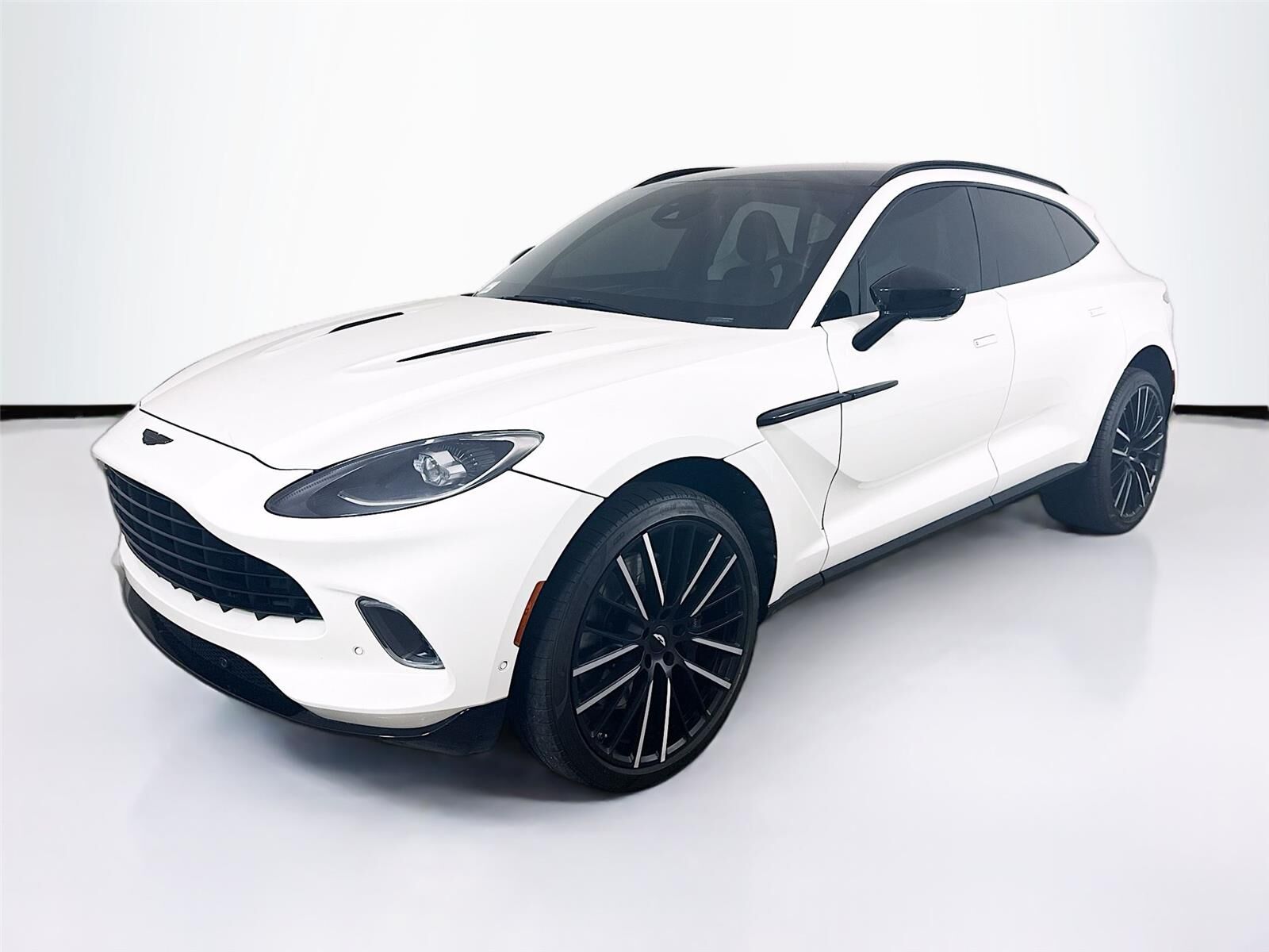 2022 ASTON MARTIN DBX