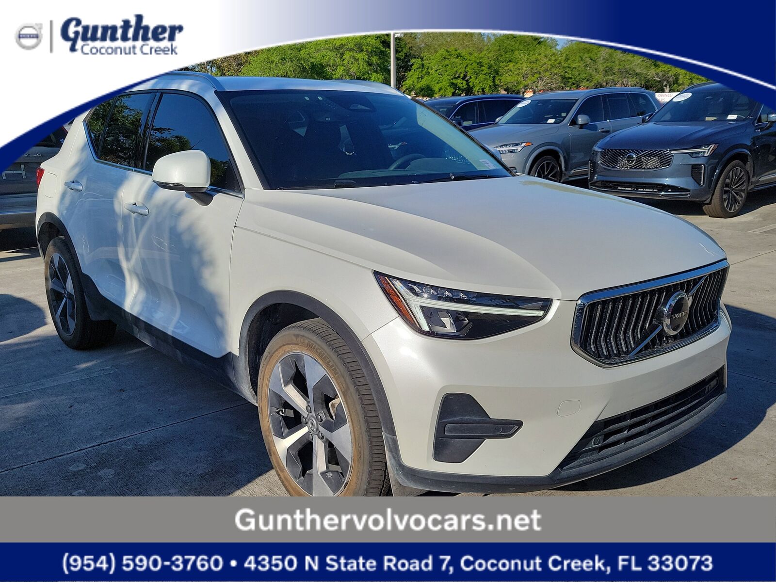 2024 VOLVO XC40